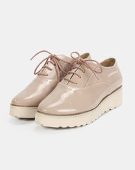 復(fù)古與潮流的碰撞 綁帶松糕底尖頭紳士鞋的魅力解析